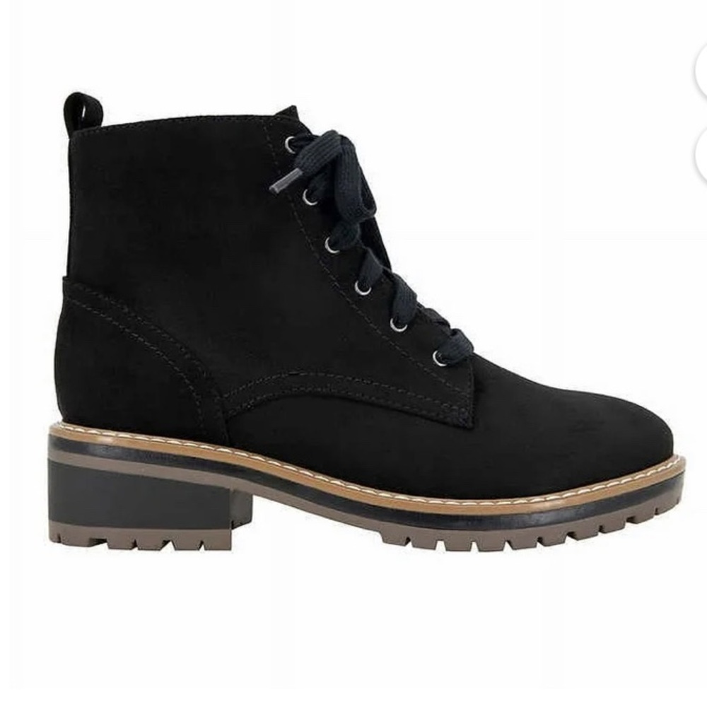 Kenzie Laceup Boots NWOT